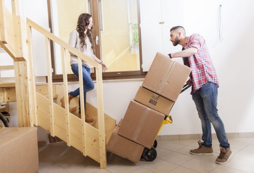 Careful packing and moving support in Kennington